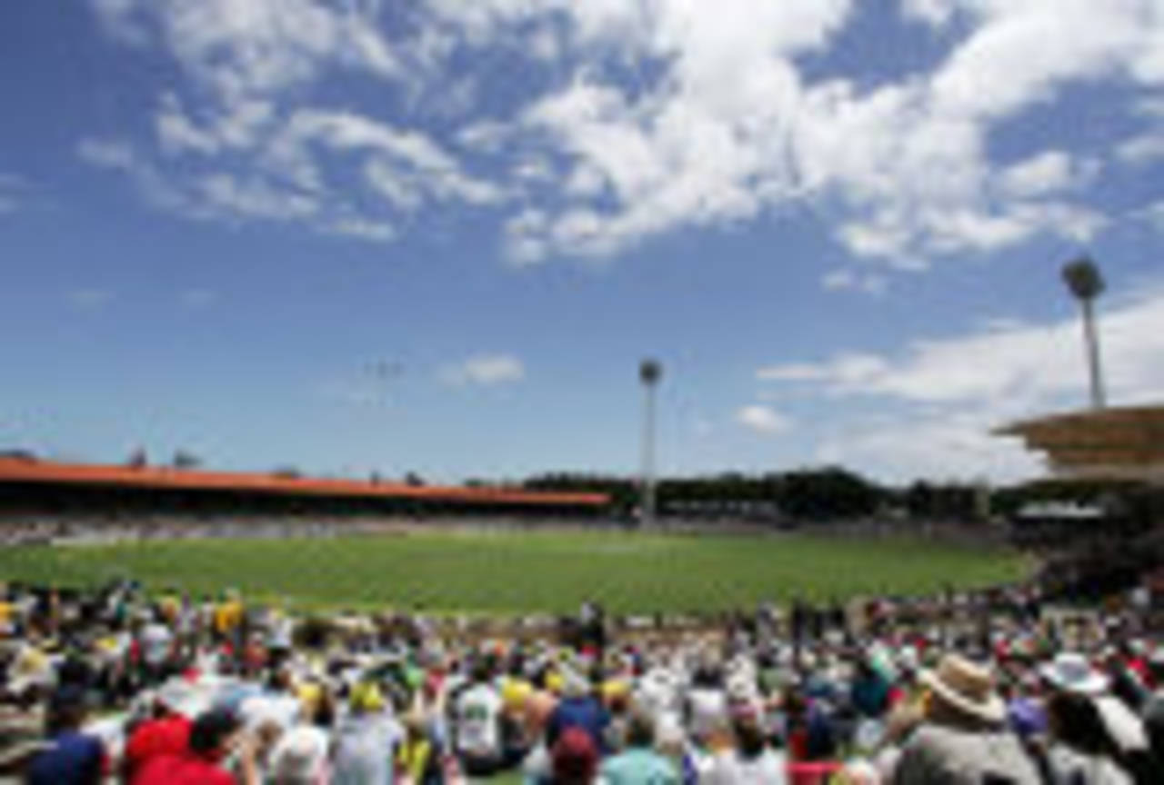 A general view of the Adelaide Oval as England pile on the runs, Australia v England, 2nd Test, Adelaide, December 2, 2006