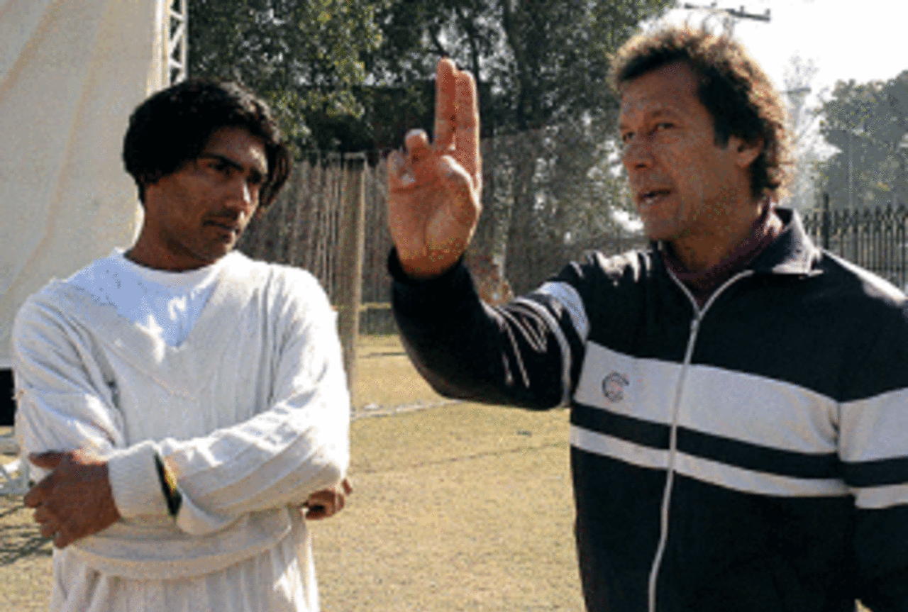 Imran Khan taught Pakistani bowlers the fine art of "ball keeping"&nbsp;&nbsp;&bull;&nbsp;&nbsp;AFP