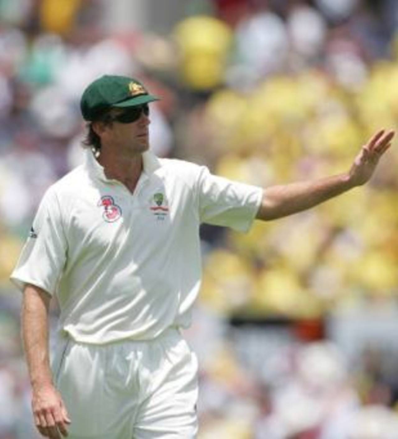 So long: Glenn McGrath waves to his home crowd during his last Test match, Australia v England, 5th Test, Sydney, January 2, 2007