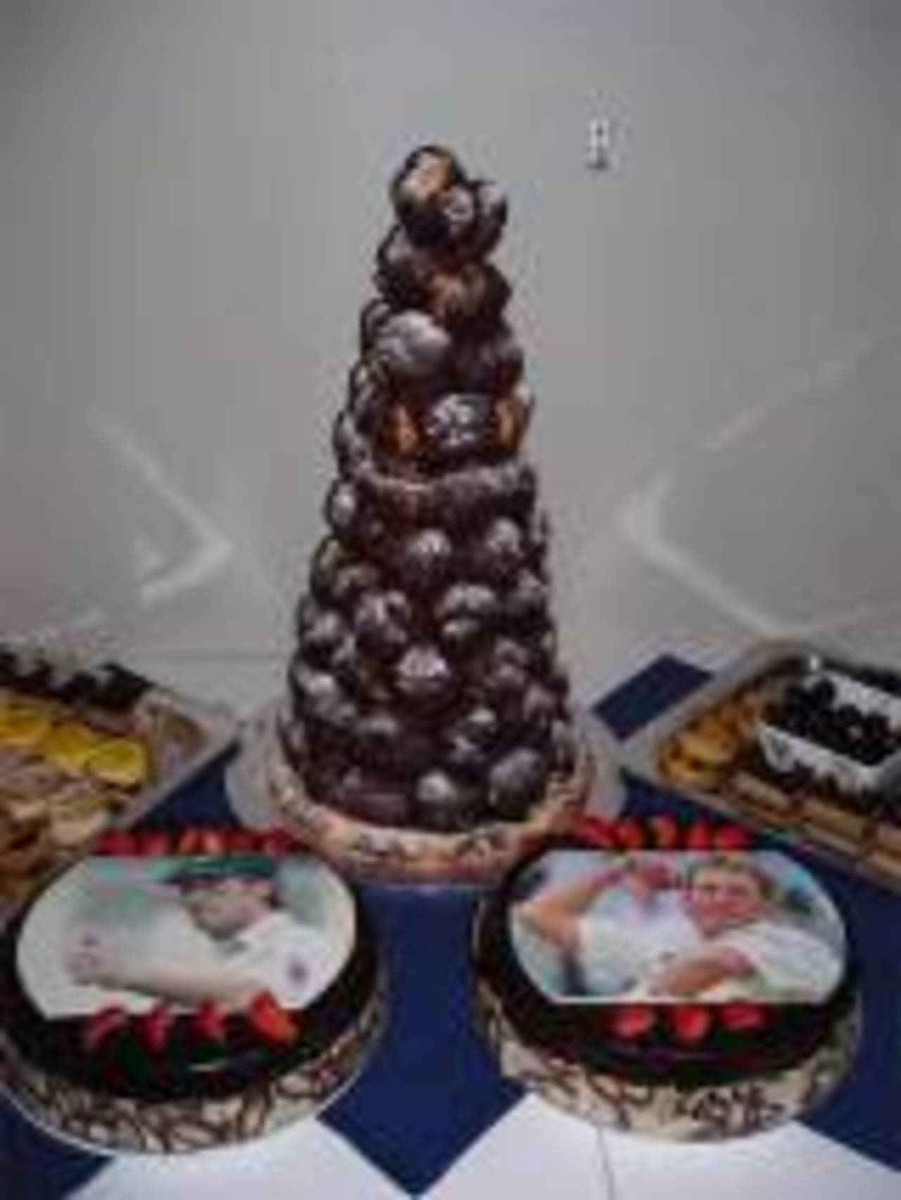 Cakes for the retiring trio - the profiterole mountain is for Justin Langer, Australia v England, 5th Test, Sydney, January 2, 2007