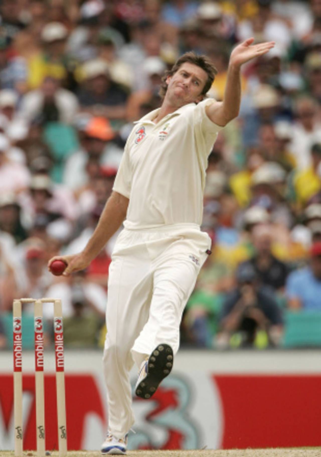 Glenn McGrath sends down a delivery in his final Test, Australia v England, 5th Test, Sydney, January 2, 2007