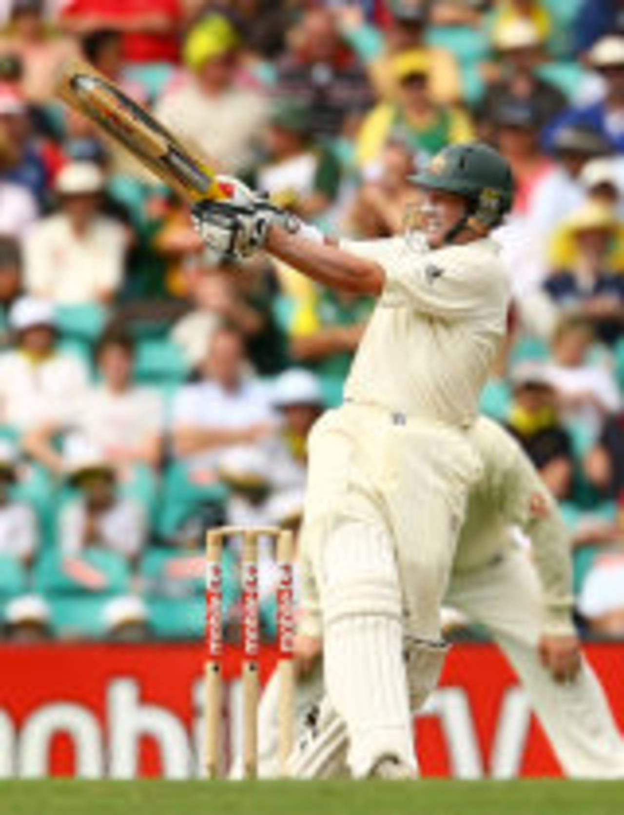 Mike Hussey pulls over midwicket, Australia v England, 5th Test, Sydney, January 3, 2007