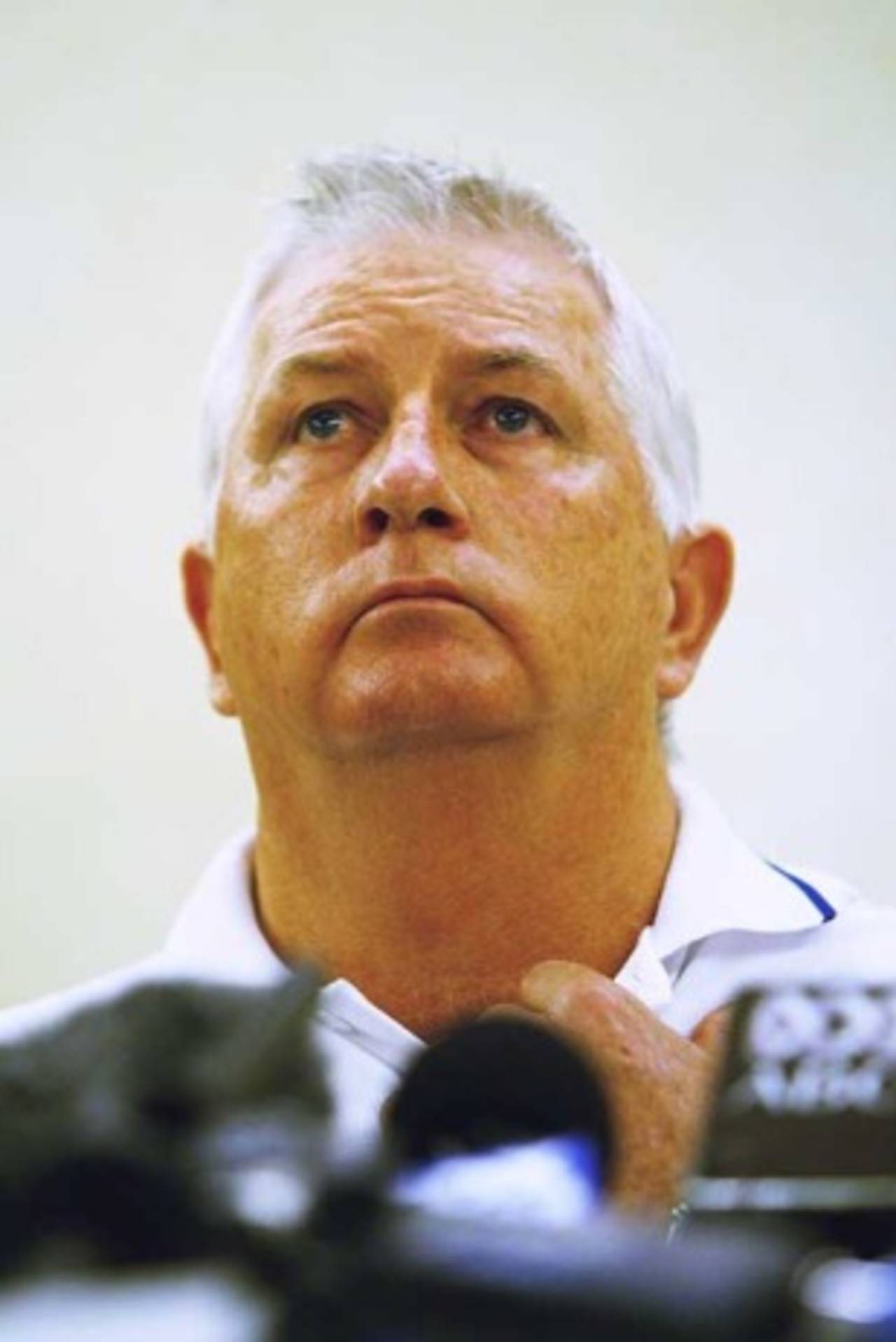 Duncan Fletcher wears a familiar pose at his post-Sydney press conference, Sydney, January 6, 2007