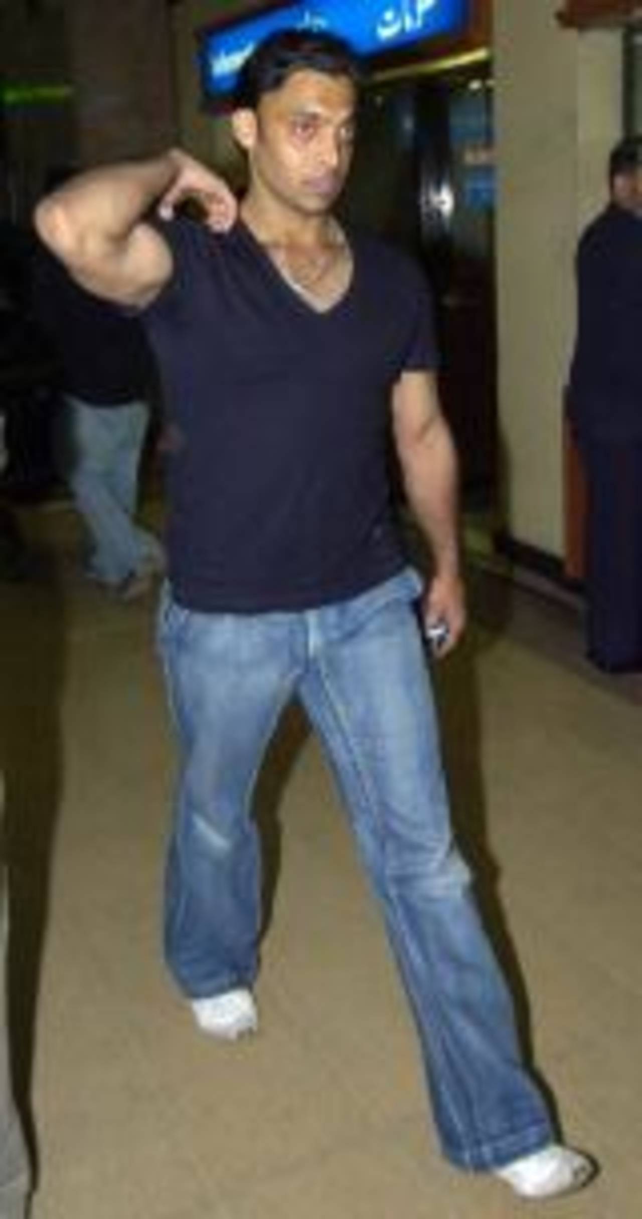 Shoaib Akhtar in Karachi airport on the way to South Africa, Karachi, January 11, 2007