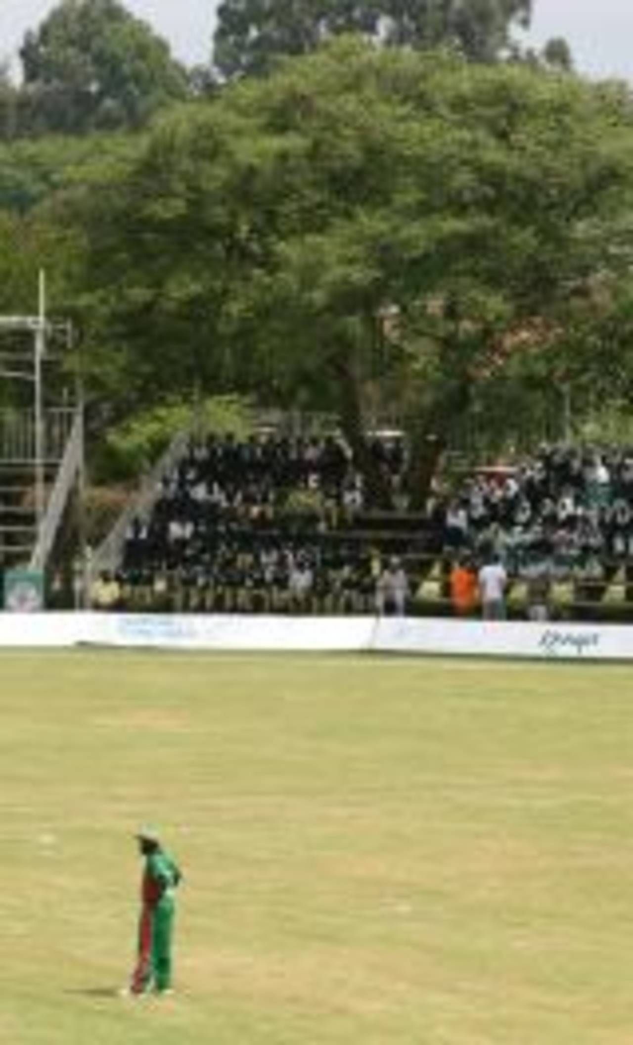 School children shelter under a tree at the Nairobi Gymkhana, Kenya v Netherlands, 6th Match, Nairobi Gymkhana, January 31, 2007