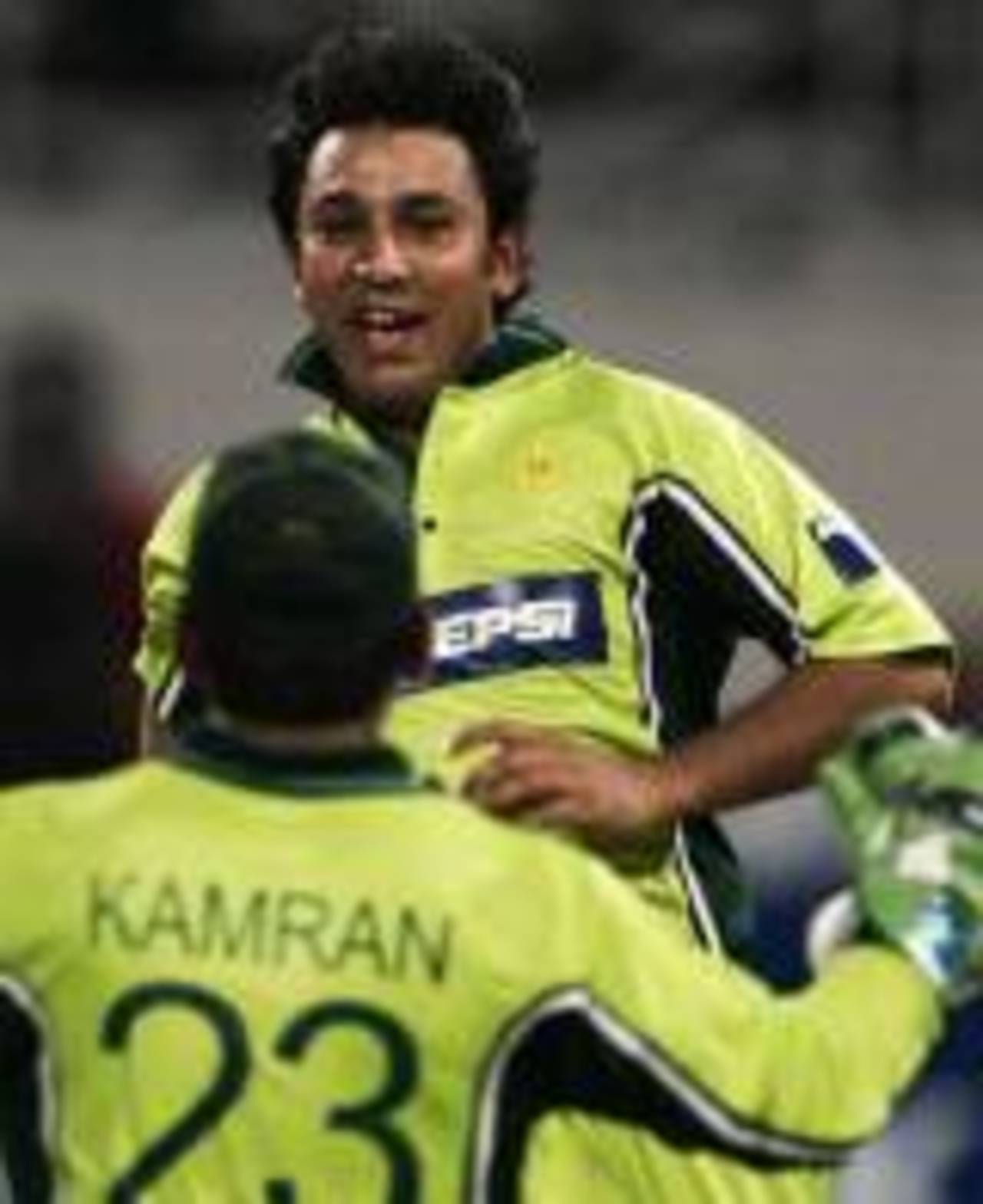 Azhar Mahmood celebrates his comeback wicket, South Africa v Pakistan, 2nd ODI, Durban, February 7, 2007