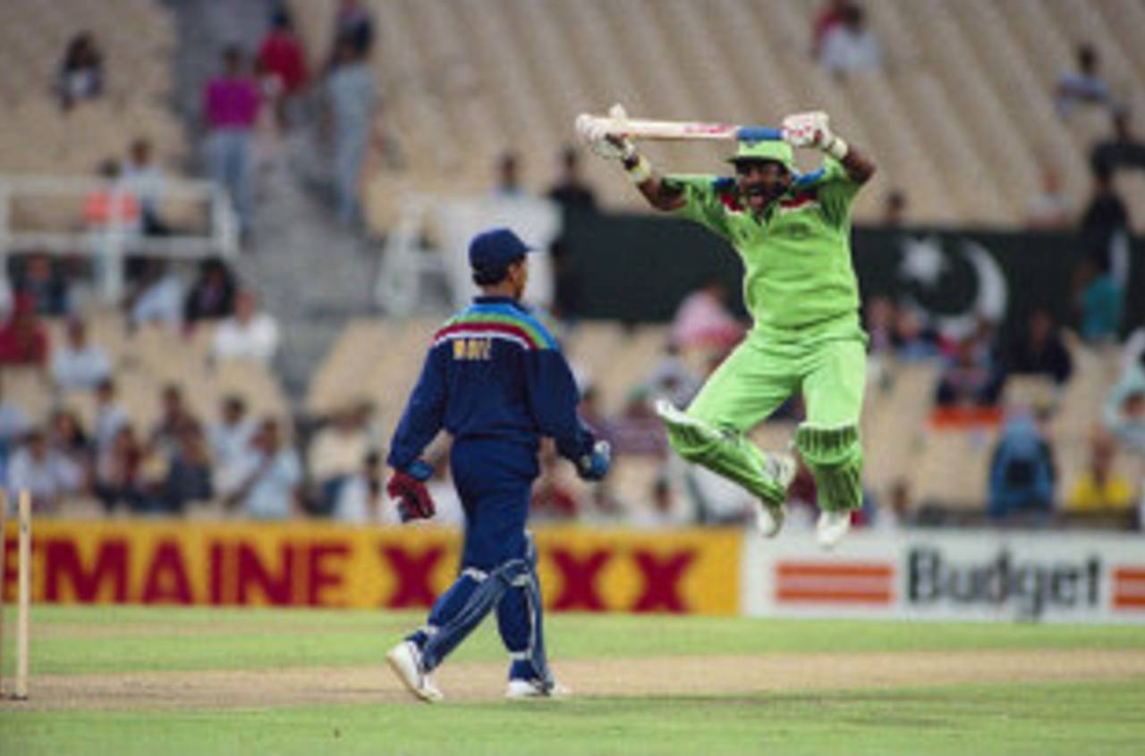 Javed Miandad acrobatically imitates the over-enthusiastic Kiran More, 16th Match: India v Pakistan, Benson & Hedges World Cup, Sydney, March 4, 1992