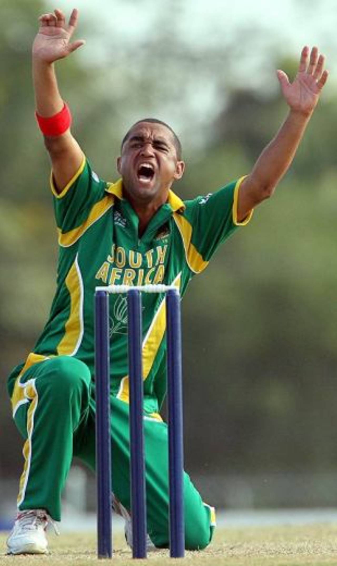 Robin Peterson appeals for an lbw decision, Ireland v South Africa, Port-of-Spain, March 5, 2007