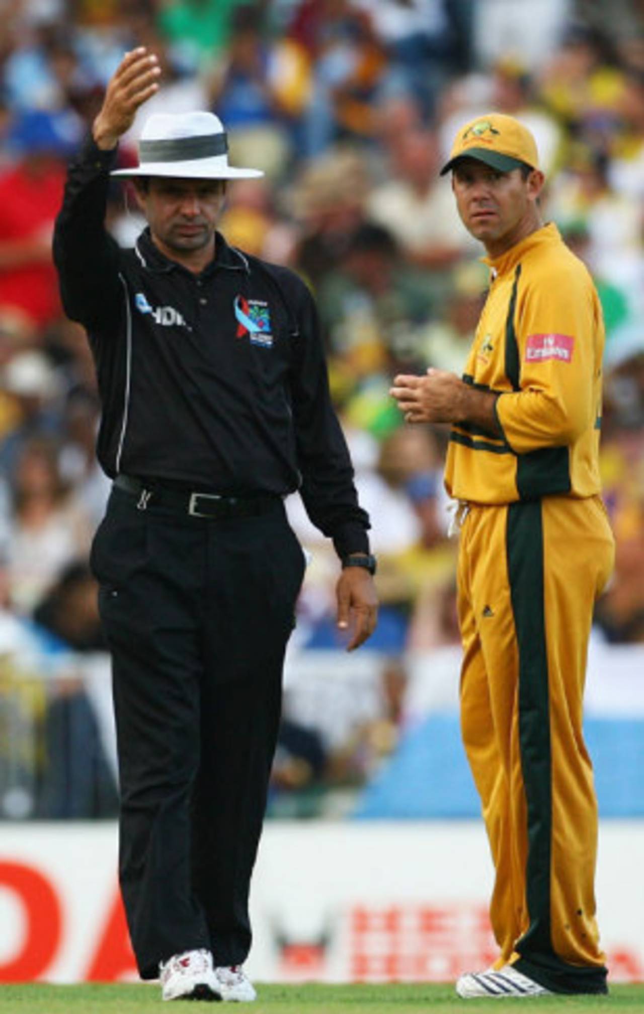 Aleem Dar: "As an umpire, it's imperative that you concentrate hard all the time and stay cool as well."&nbsp;&nbsp;&bull;&nbsp;&nbsp;Getty Images