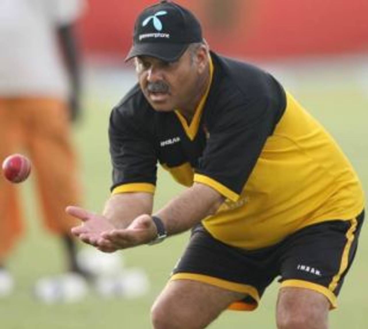 Dav Whatmore takes part in a fielding drill, Chittagong, May 16, 2007