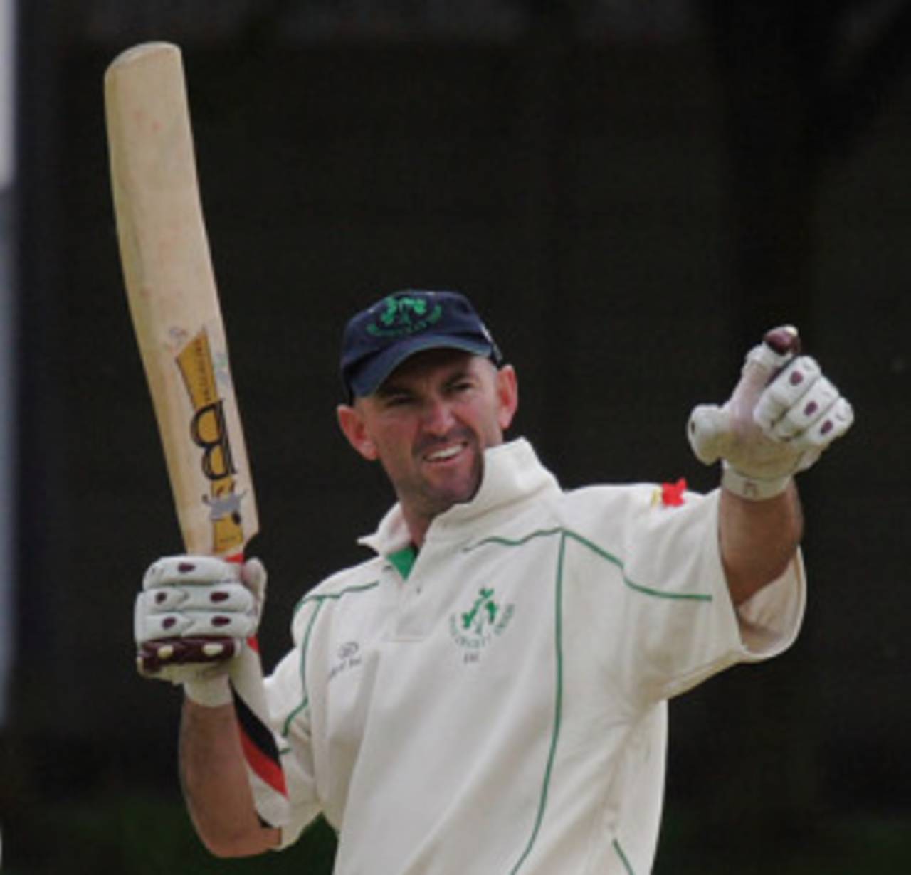 Jeremy Bray acknowledges the applause on reaching his hundred, Canada v Ireland, Intercontinental Cup final, Grace Road, May 22, 2007