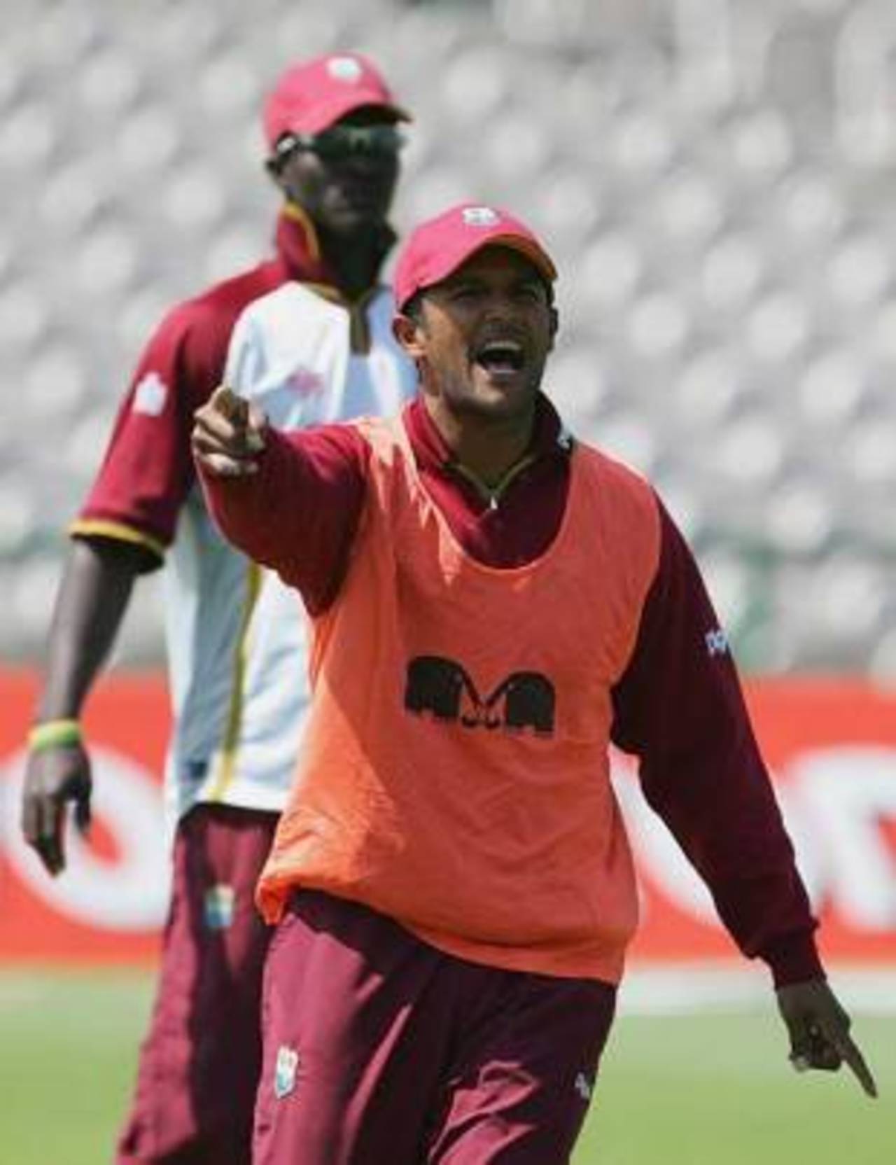 Daren Ganga leads West Indies' fielding drills, Old Trafford, June 6, 2007