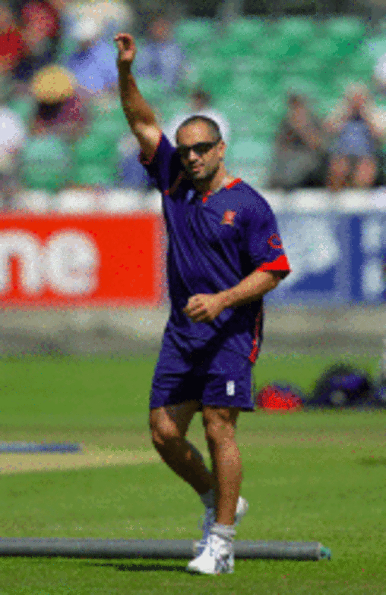 Adam Hollioake practises in his new Essex kit, Durham, June 20, 2007