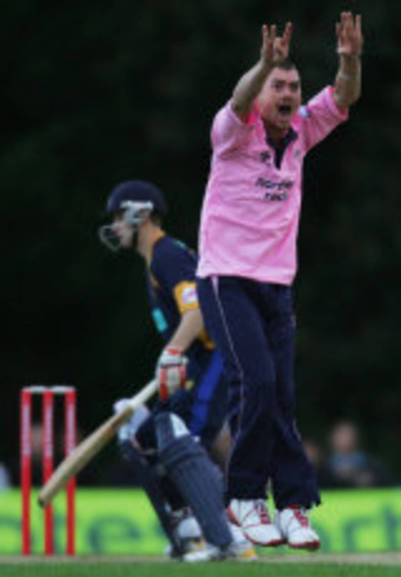 Chad Keegan barks out a last-over appeal, Middlesex v Hampshire, Twenty20 Cup, Southgate, June 25, 2007
