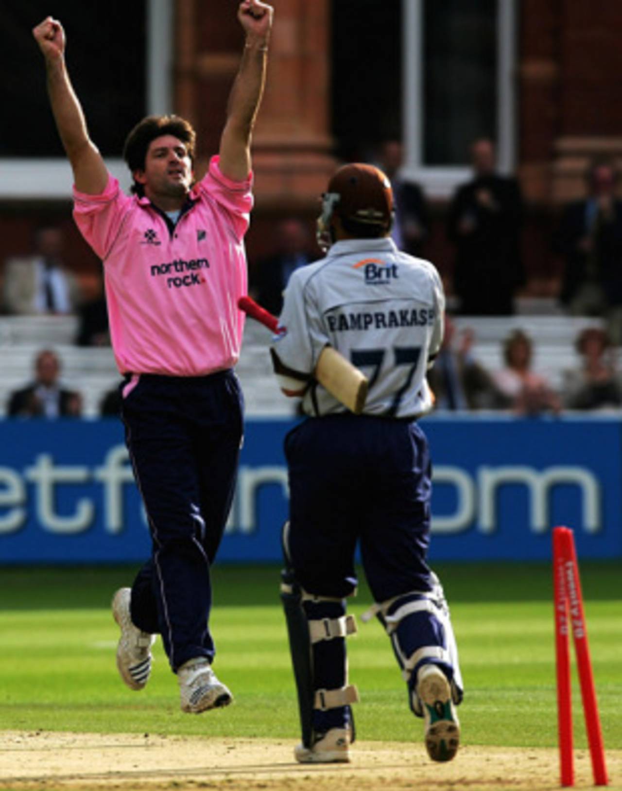 Tyron Henderson bowls Mark Ramprakash, Middlesex v Surrey, Twenty20 Cup, Lord's, July 3, 2007