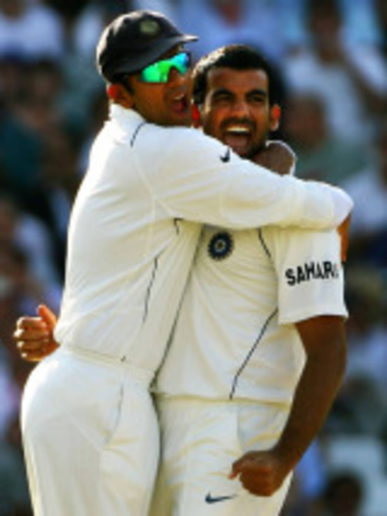 Zaheer Khan and Rahul Dravid celebrate the wicket of Andrew Strauss before stumps, England v India, 3rd Test, The Oval, 2nd day, August 10, 2007