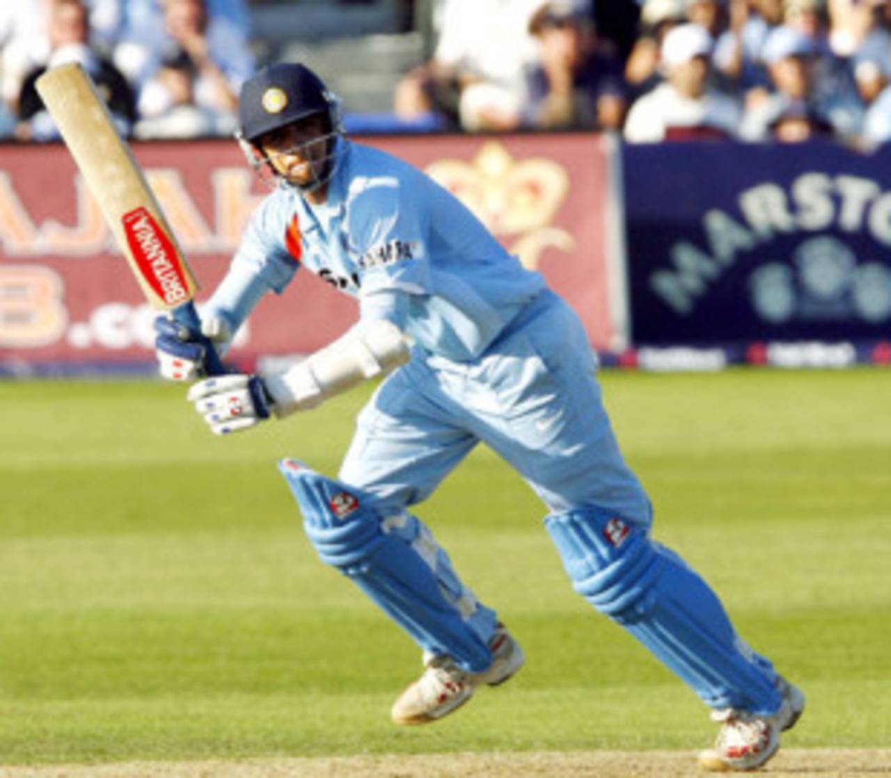 Rahul Dravid's 92 off 63 balls helped India pile 93 runs in the last 10 overs, England v India, 2nd ODI, Bristol, August 24, 2007