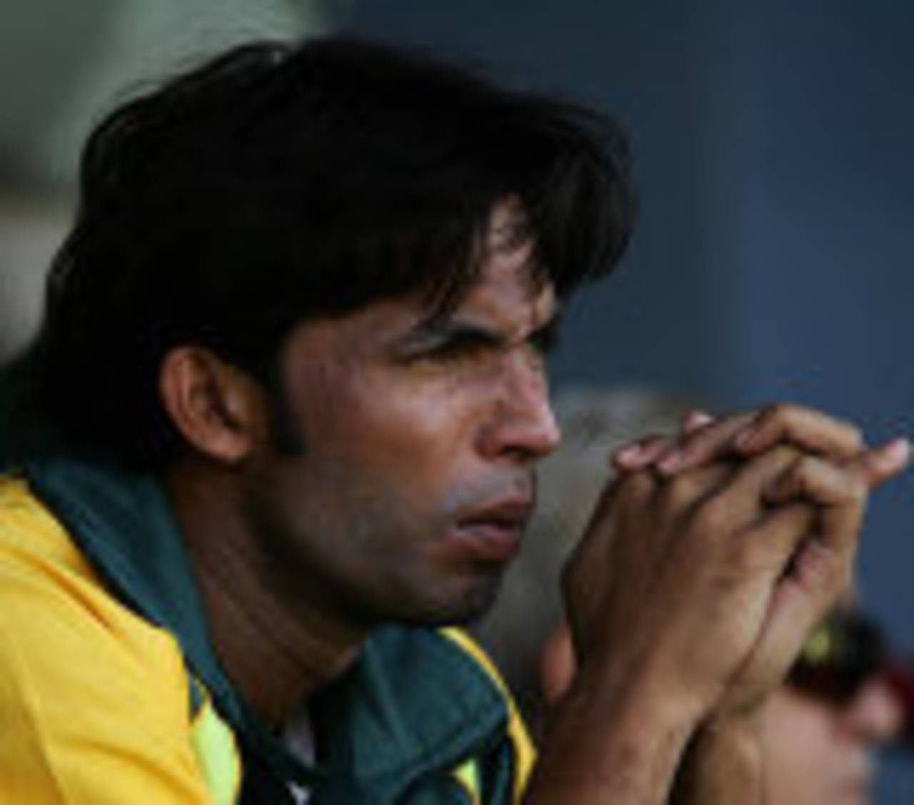 Mohammad Asif watches Pakistan's first warm-up match from the sidelines, Pakistan v Zimbabwe, warm-up match, ICC World Twenty20, Centurion, September 8, 2007