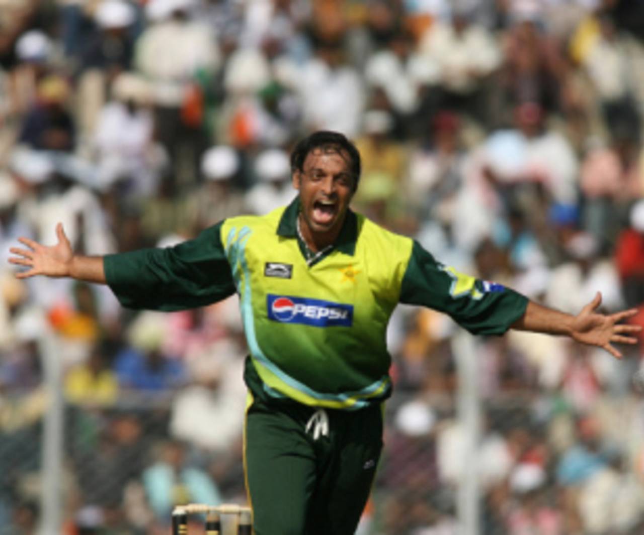 Shoaib Akhtar has recovered from the knee injury which had ruled him out of the scheduled tour of Bangladesh&nbsp;&nbsp;&bull;&nbsp;&nbsp;AFP