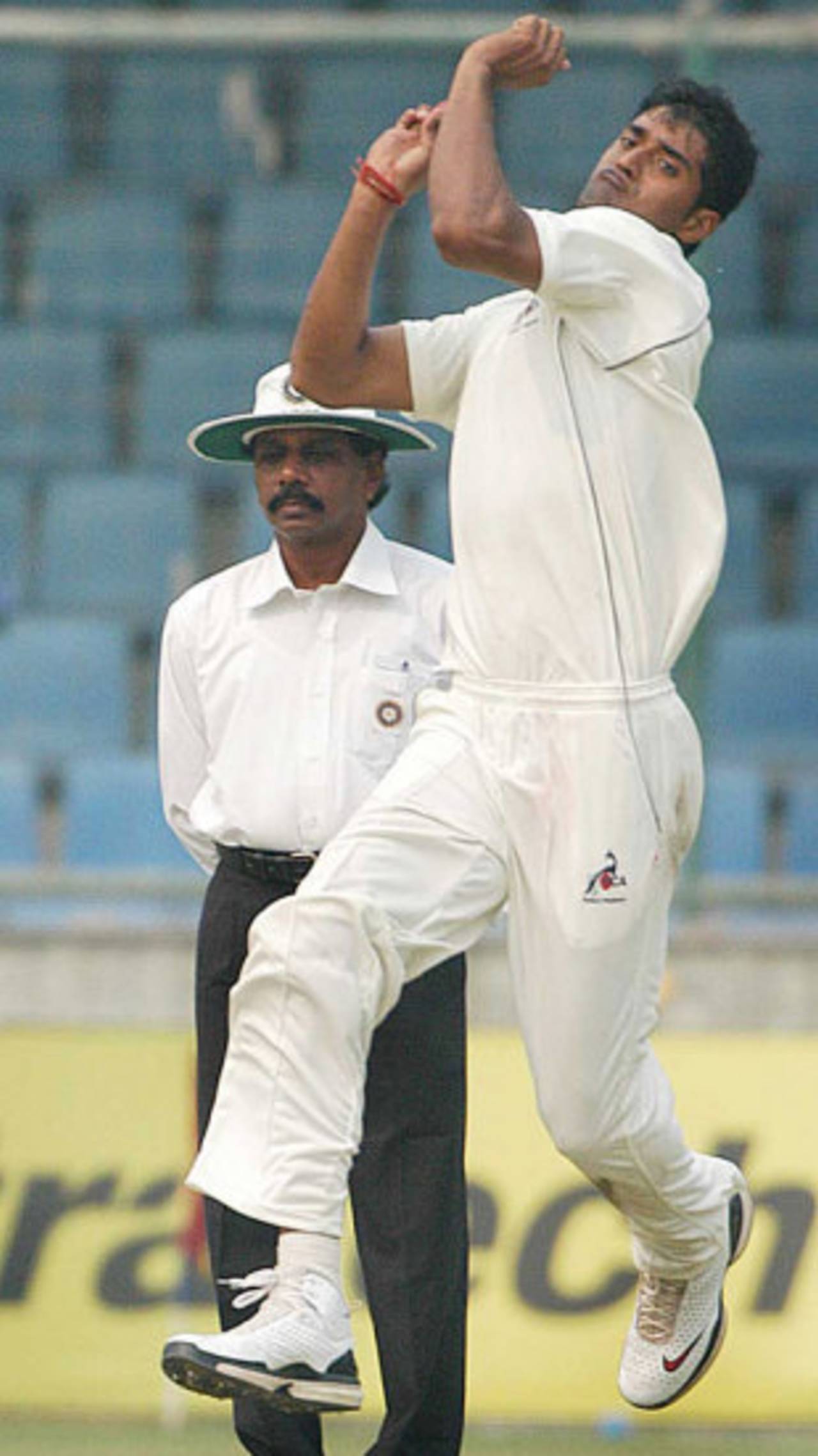Pankaj Singh took six wickets in Mumbai's first innings&nbsp;&nbsp;&bull;&nbsp;&nbsp;ESPNcricinfo Ltd