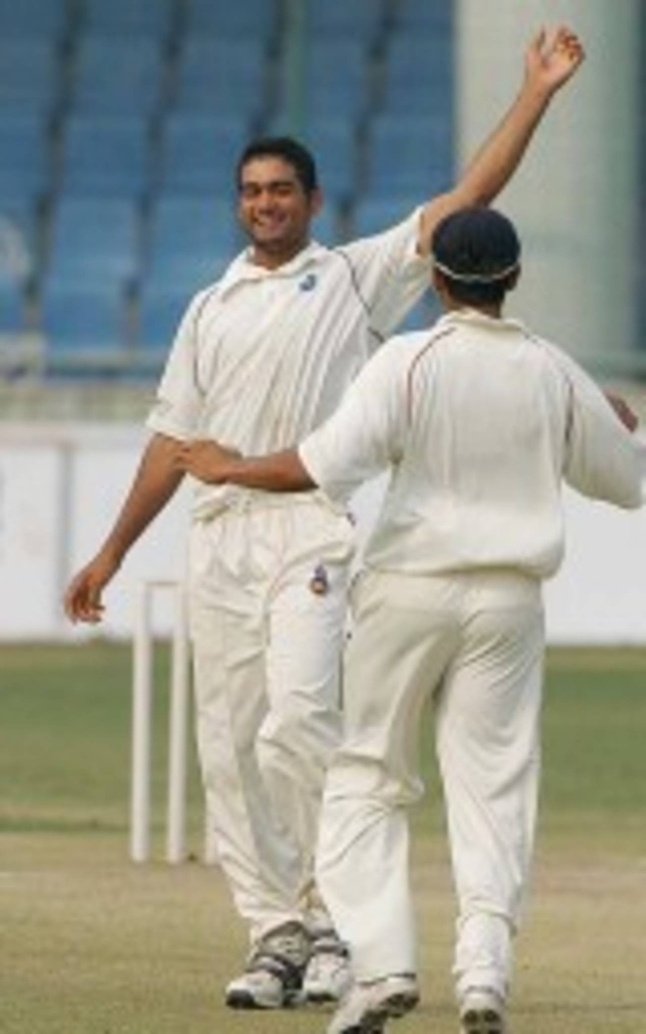 Pradeep Sangwan celebrates after trapping Prakash Sharma leg before for 26, Ranji Trophy Super League, Group A, 1st round, 3rd day, Delhi, November 6, 2007