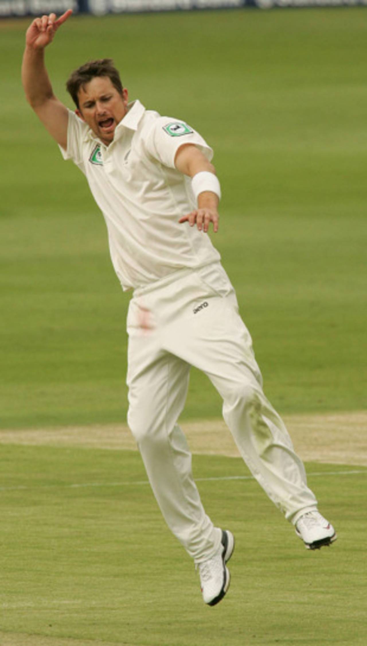 Shane Bond celebrates one of his four wickets, South Africa v New Zealand, 1st Test, Johannesburg, November 8, 2007