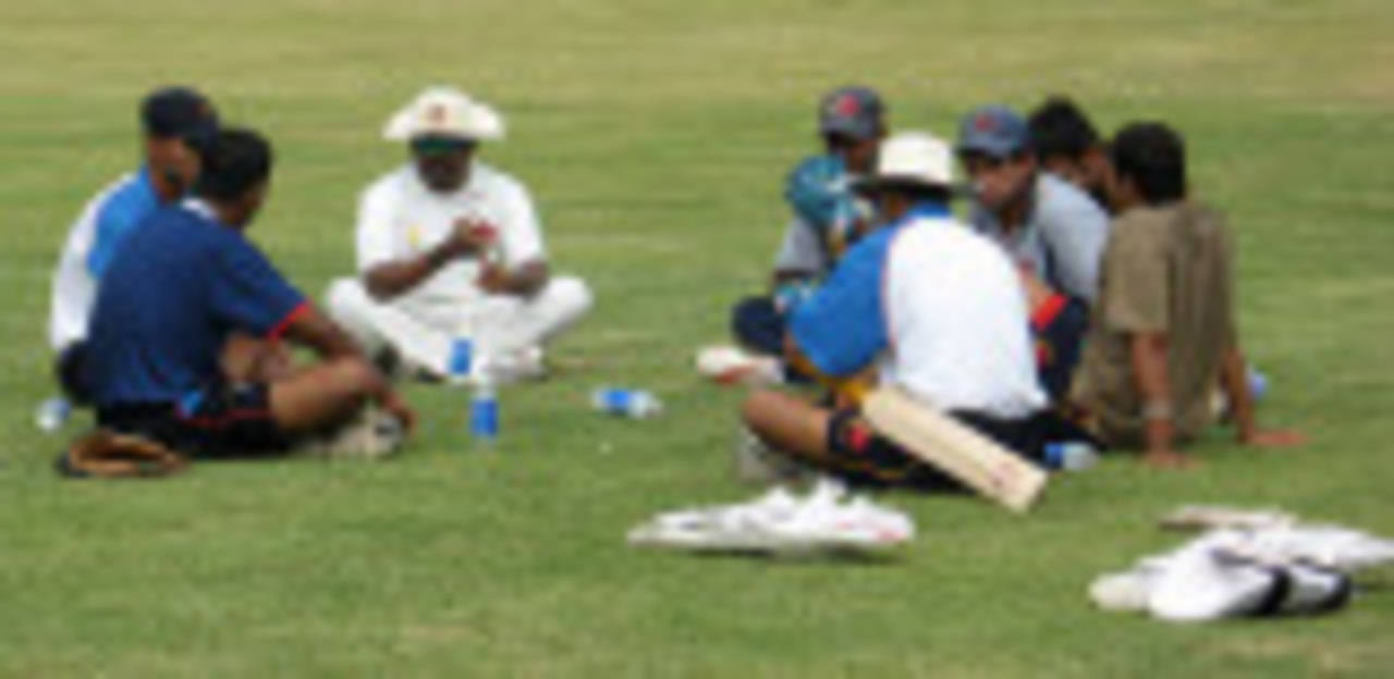 Pravin Amre, the Mumbai coach, has a talk with the players on the eve of their match against Tamil Nadu, Guru Nanak College Ground, Chennai, November 14, 2007