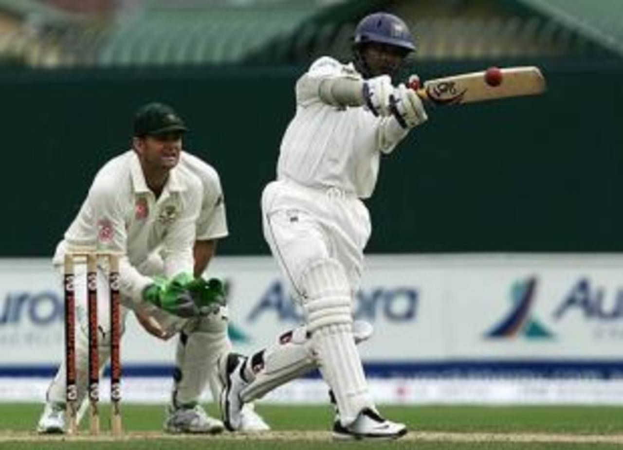 Kumar Sangakkara gets on the front foot on his way to 192, Australia v Sri Lanka, 2nd Test, Hobart, 5th day, November 20, 2007