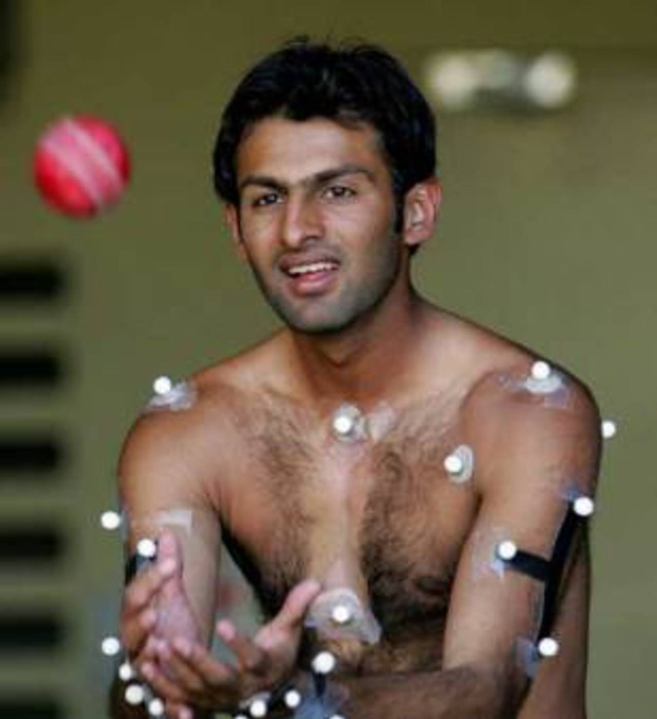 Shoaib Malik is tested by biomechanists at the University of Western Australia in Perth, December 13, 2004