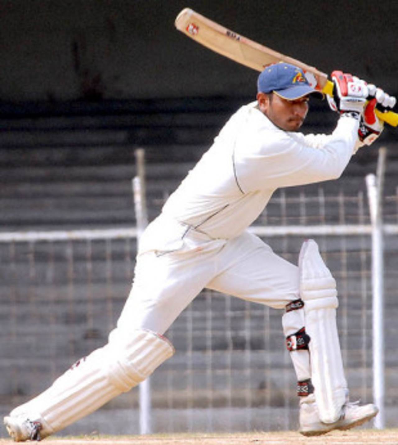 Vineet Saxena batted determinedly to reach his eighth first-class ton&nbsp;&nbsp;&bull;&nbsp;&nbsp;ESPNcricinfo Ltd