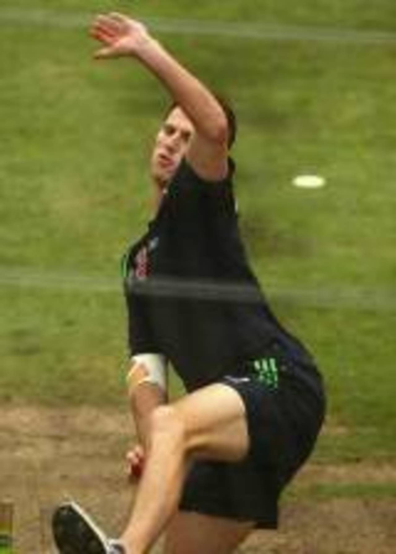 Shaun Tait about to deliver as he pushes for a Test spot, MCG, December 24, 2007