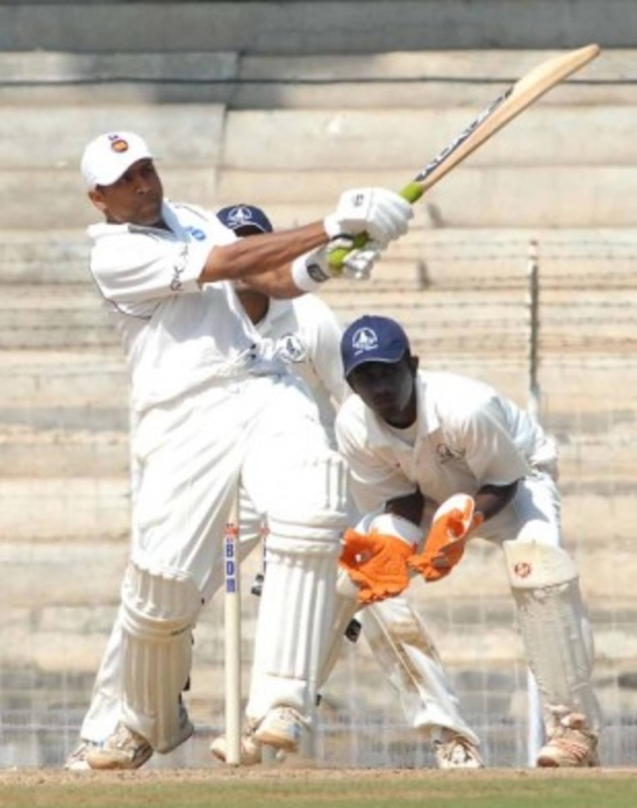 Aakash Chopra pulls the ball during his 55, Tamil Nadu v Delhi, Ranji Trophy Super League, Group A, 7th round, 2nd day, Chennai,   December 26, 2007 
