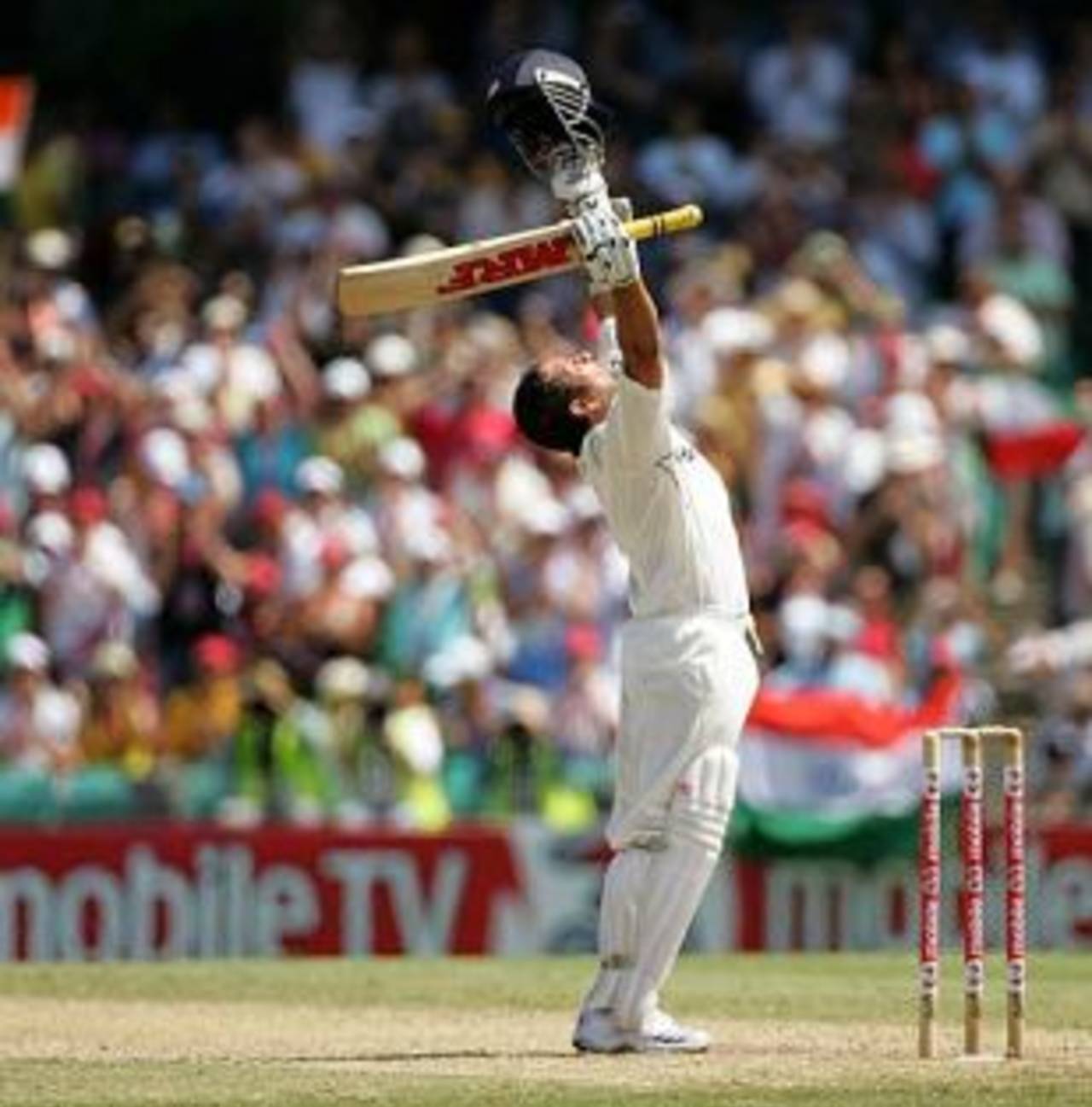 Sachin Tendulkar celebrates his 38th Test century, Australia v India, 2nd Test, Sydney, 3rd day, January 4, 2008