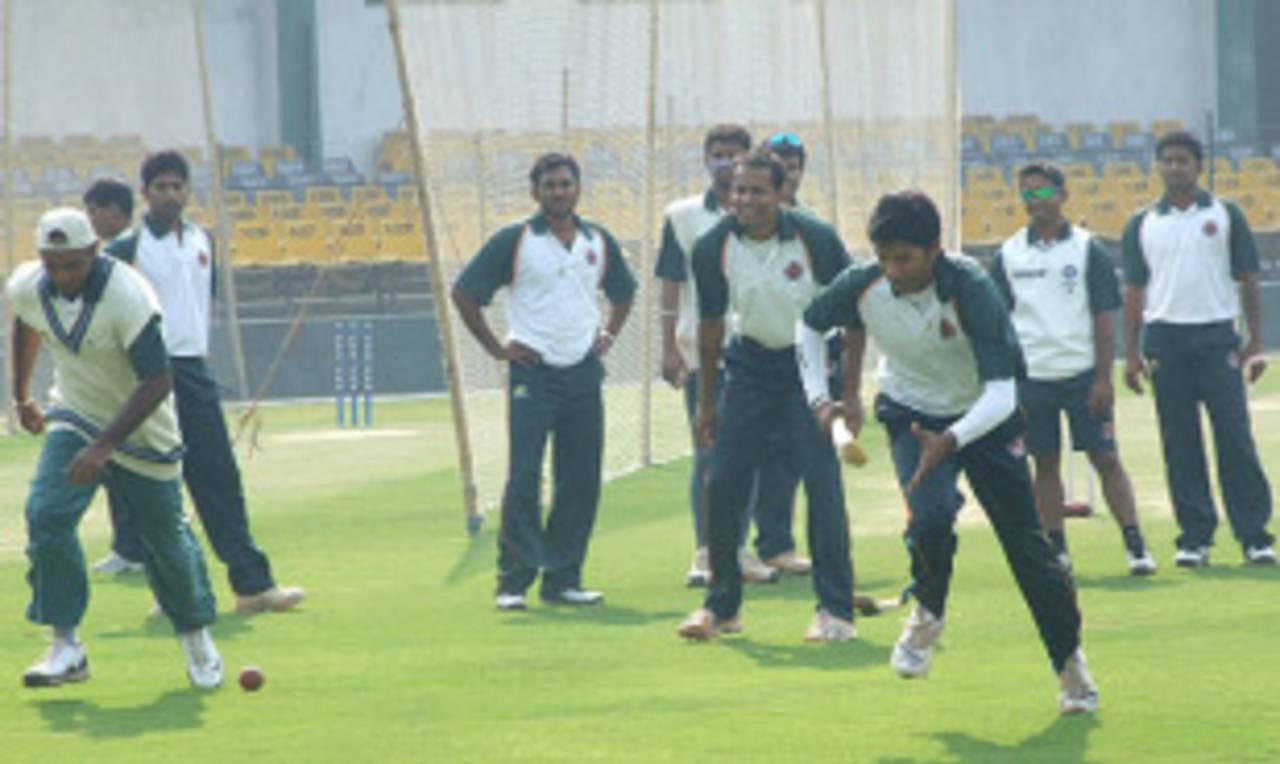 The Baroda team engages in a practice drill, Indore, January 4, 2008