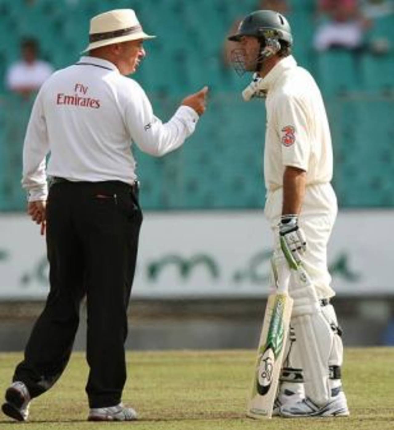 Ricky Ponting and the umpire Mark Benson exchange words, Australia v India, 2nd Test, Sydney, 4th day, January 5, 2008