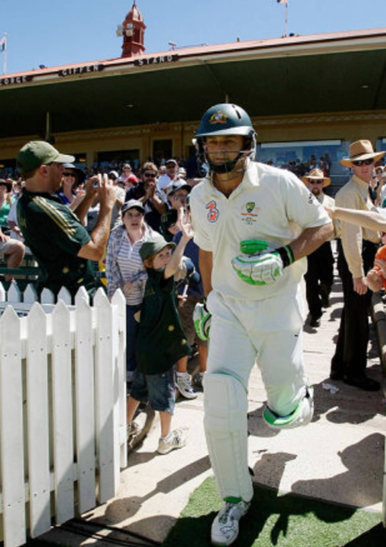 Adam Gilchrist walks out in his last Test, Australia v India, 4th Test, Adelaide, 4th day, January 27, 2008