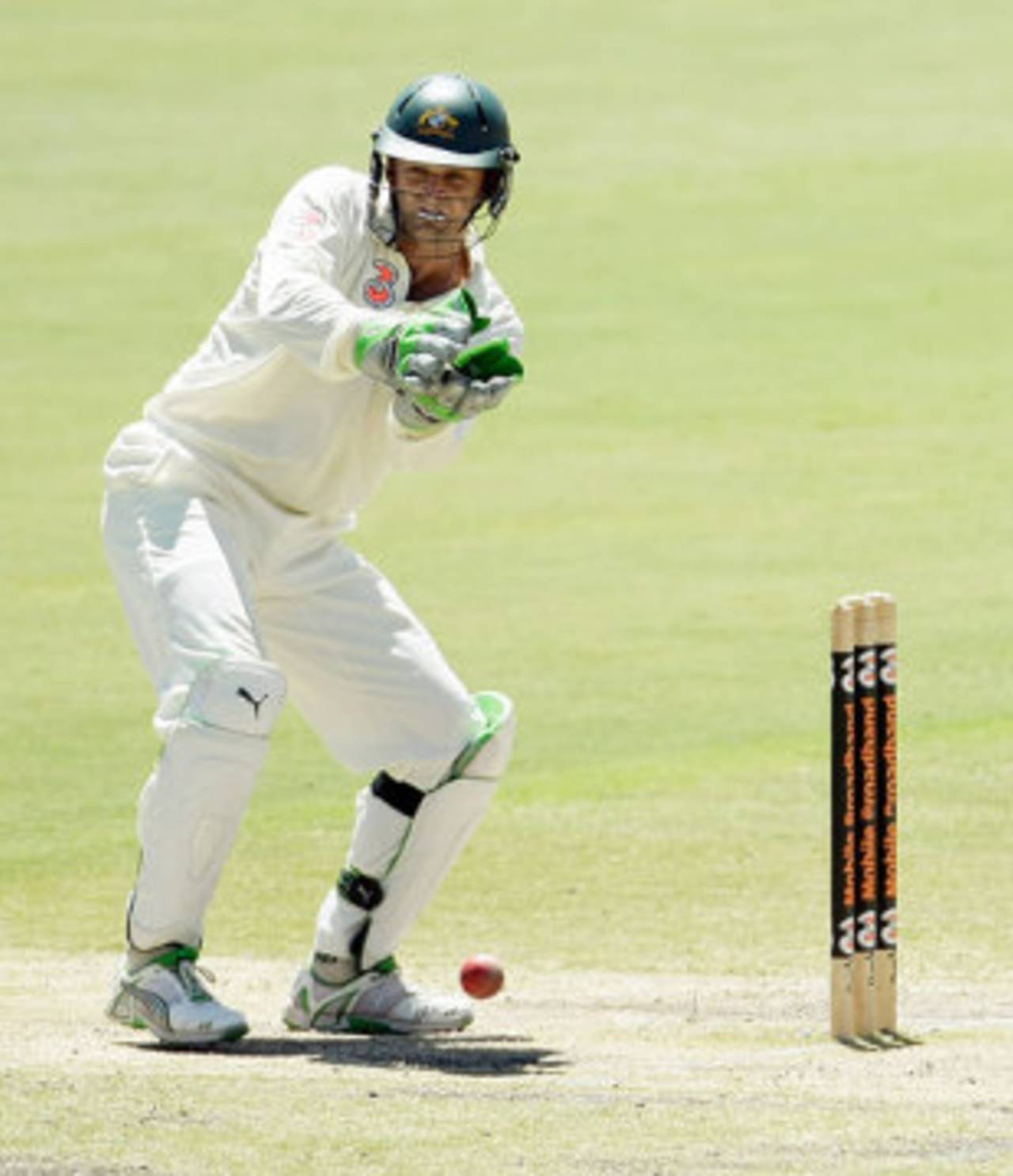 Relatively tall keepers, like Adam Gilchrist, need to remind themselves to stay low all the time&nbsp;&nbsp;&bull;&nbsp;&nbsp;AFP
