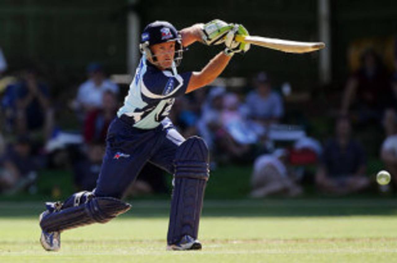 Gareth Hopkins drives during his unbeaten 39, Auckland v Wellington, State Twenty20, Auckland, January 28, 2008