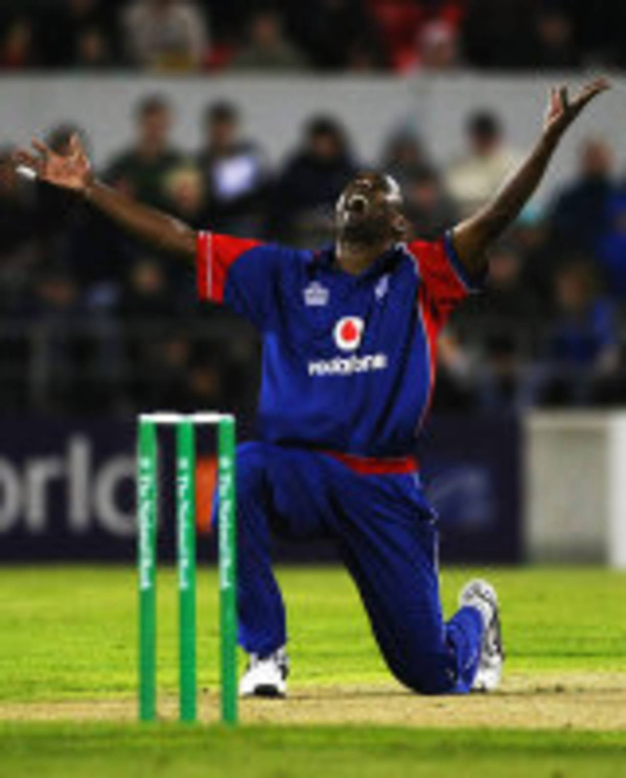 Dimitri Mascarenhas took two wickets as New Zealand slumped to defeat, New Zealand v England, 2nd Twenty20, Christchurch, February 7, 2008