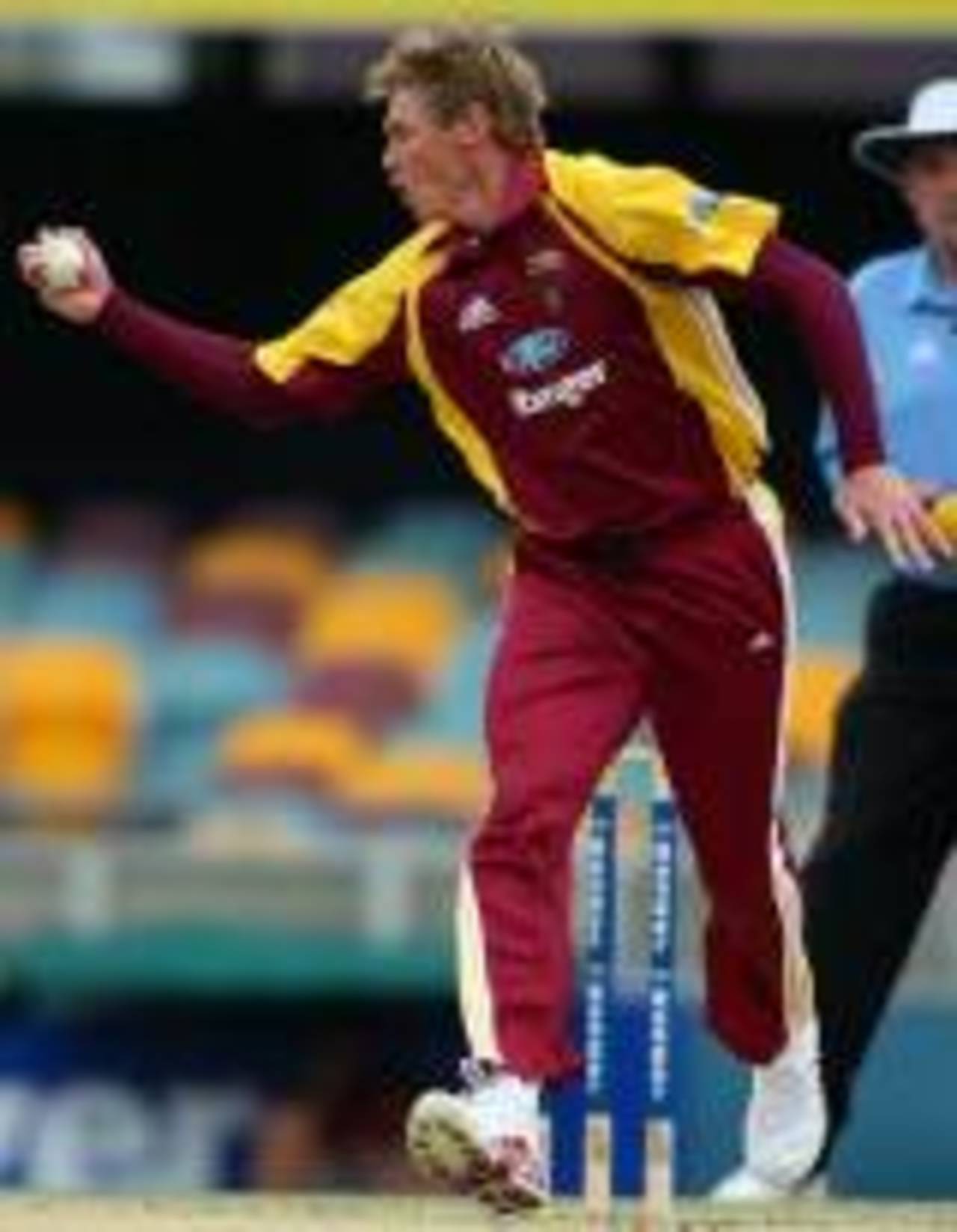 Ashley Noffke latches onto a return catch to dismiss Shaun Marsh, Queensland v Western Australia, FR Cup, Brisbane, February 16, 2008