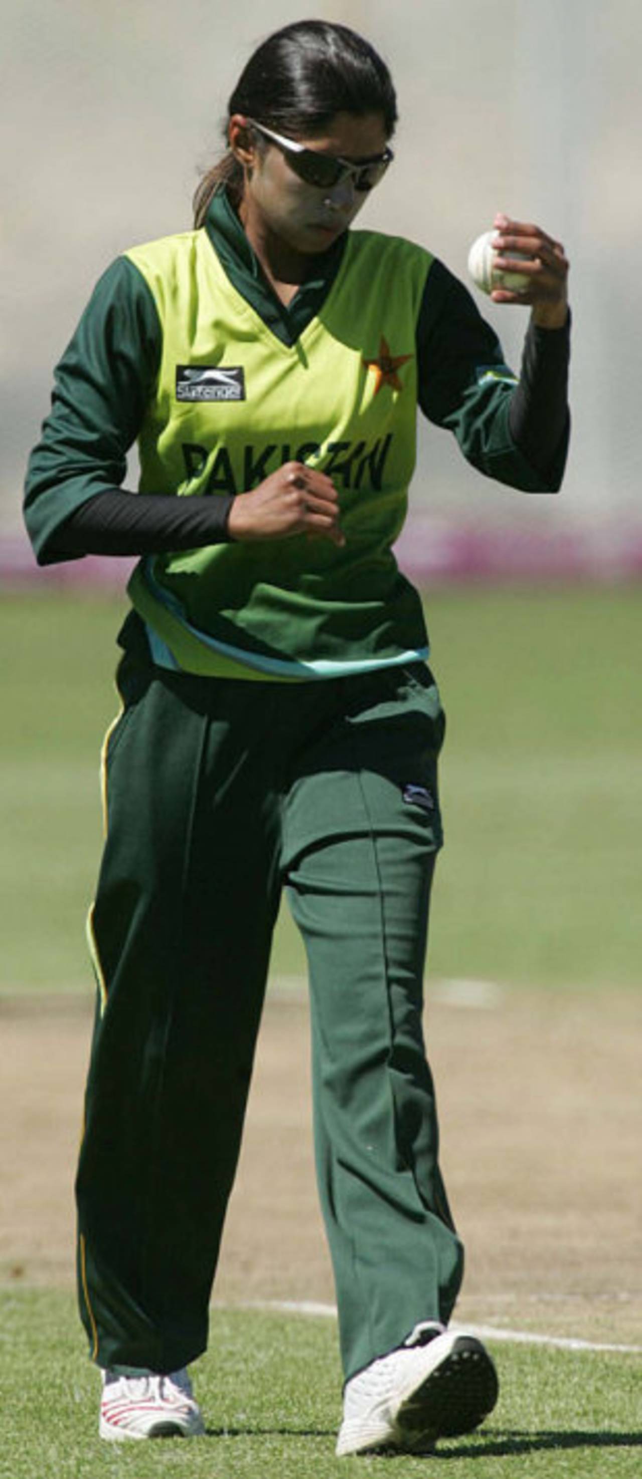 Urooj Mumtaz spins the ball while walking back to her mark, Pakistan women v Zimbabwe women, Women's World Cup Qualifying Series, Stellenbosch, February 19, 2008
