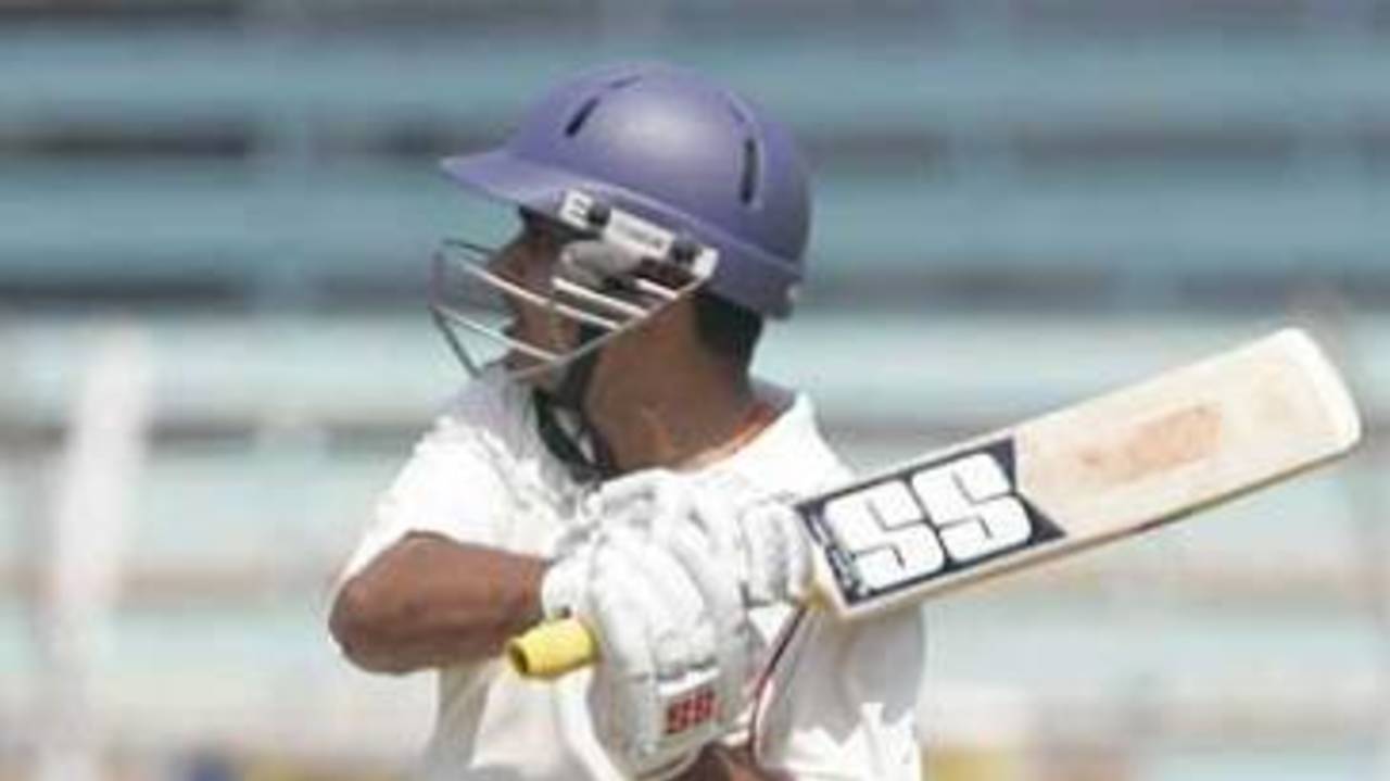 Rajat Bhatia pulls during his 84, North Zone v West Zone, Duleep Trophy final, 2nd day, Mumbai, February 20, 2008