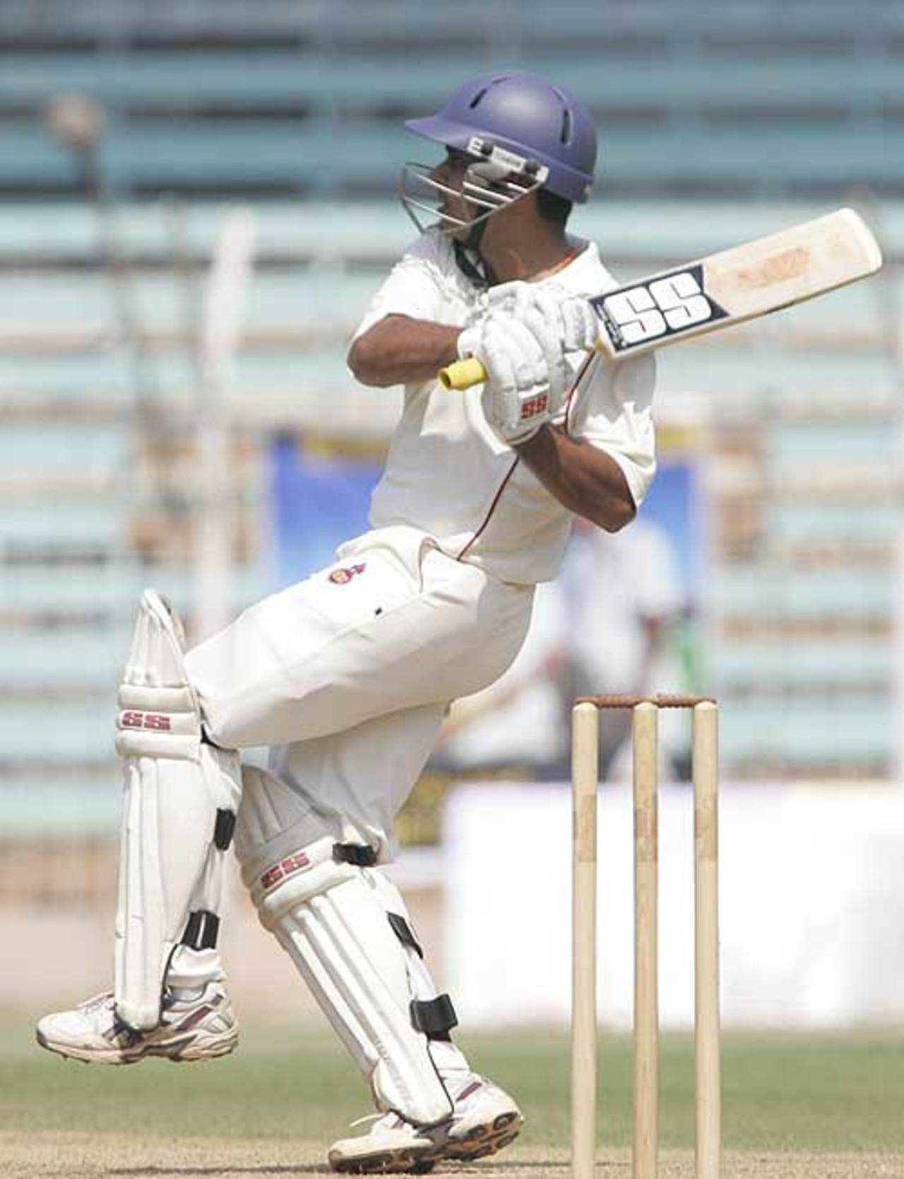 Rajat Bhatia pulls during his 84, North Zone v West Zone, Duleep Trophy final, 2nd day, Mumbai, February 20, 2008