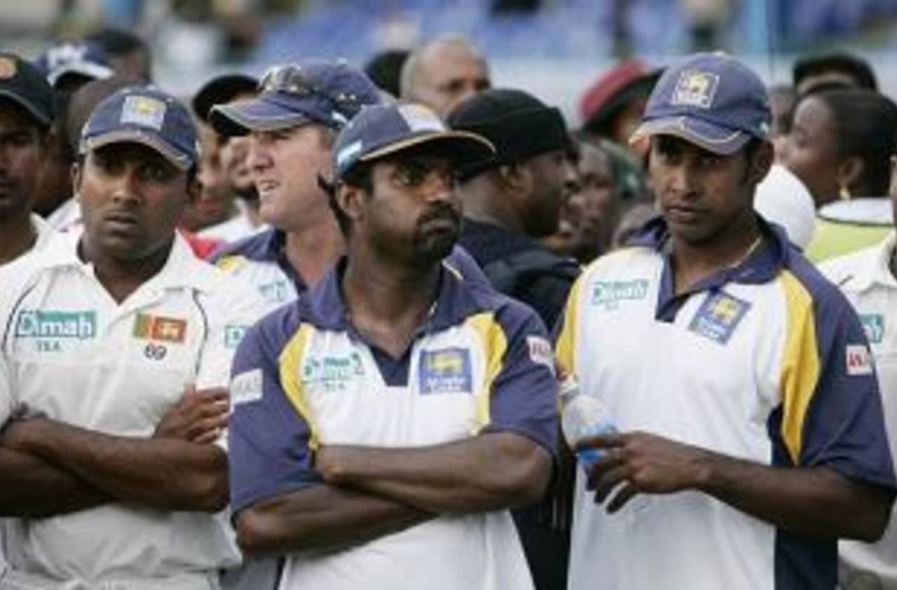 Mahela Jayawardene, Muttiah Muralitharan and Chaminda Vaas watch as West Indies are congratulated for levelling the series,  West Indies v Sri Lanka, 2nd Test, Trinidad, 4th day, April 6, 2008 