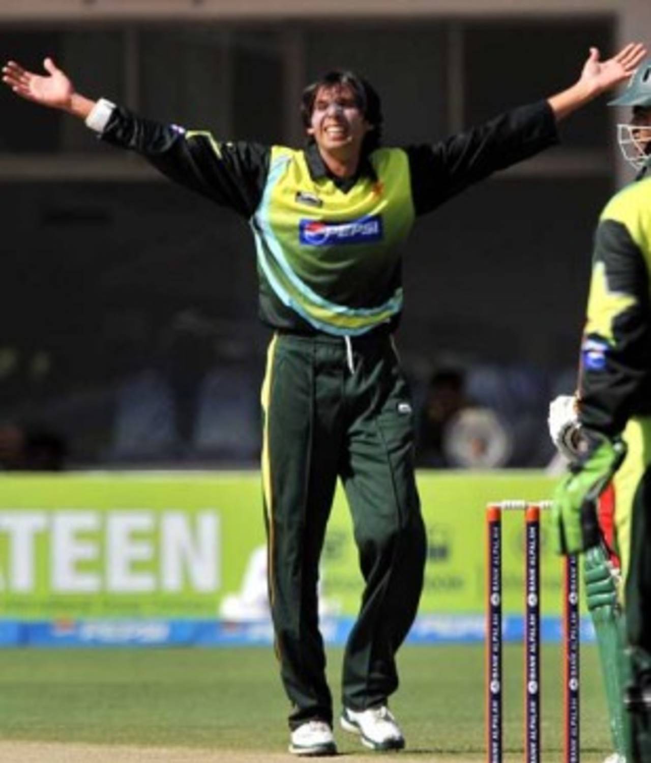Mohammad Asif enjoys the wicket of Tamim Iqbal, Pakistan v Bangladesh, 4th ODI, Multan, April 16, 2008