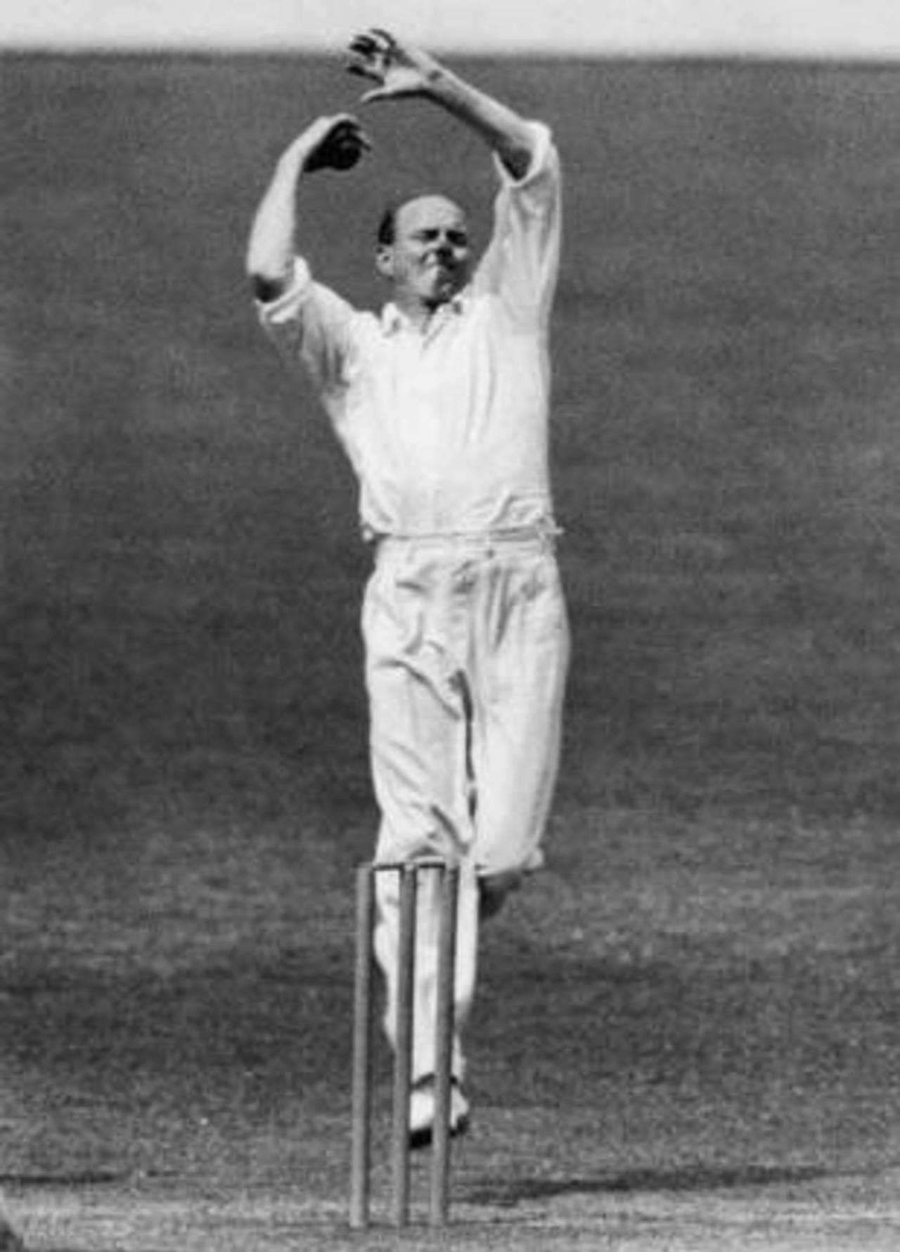 Bill 'Tiger' O'Reilly bowls in a game against Surrey, 1938