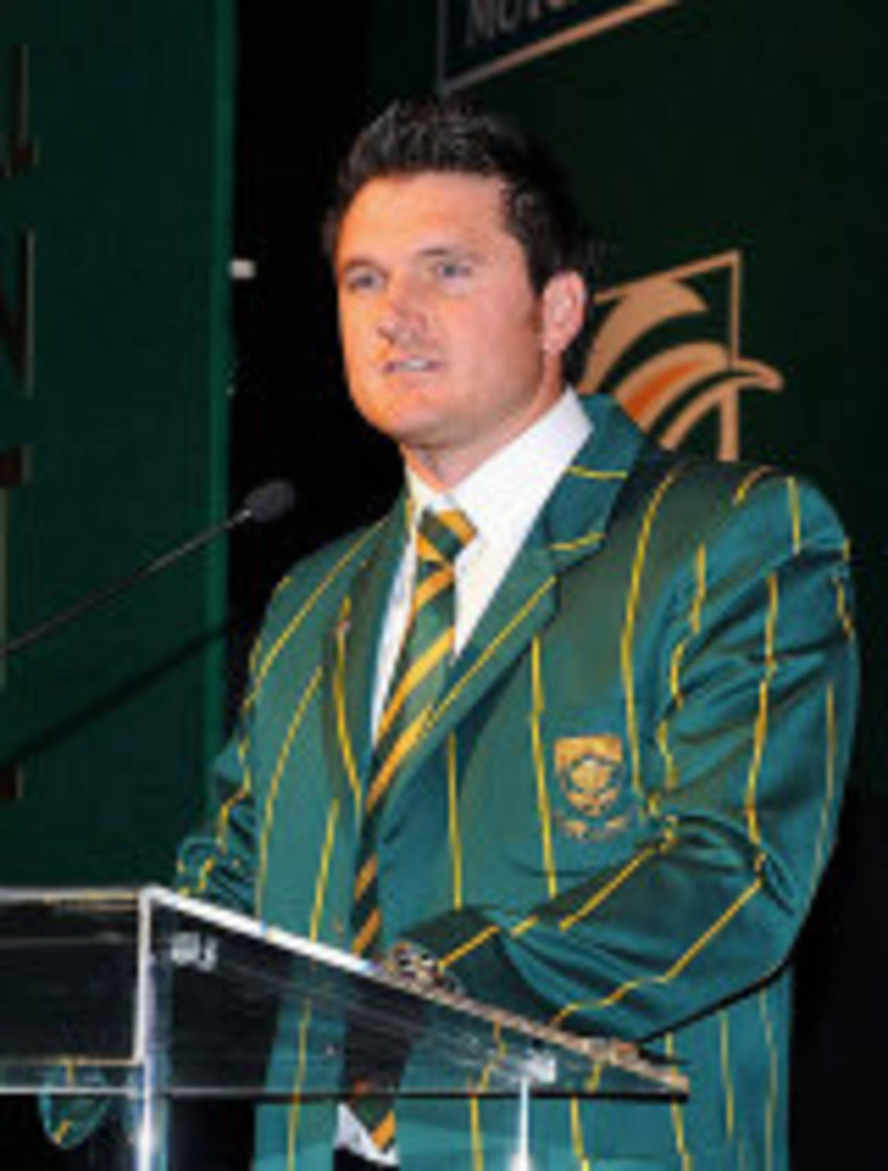 Graeme Smith speaks at the South African cricket awards, Johannesburg, June 17, 2008