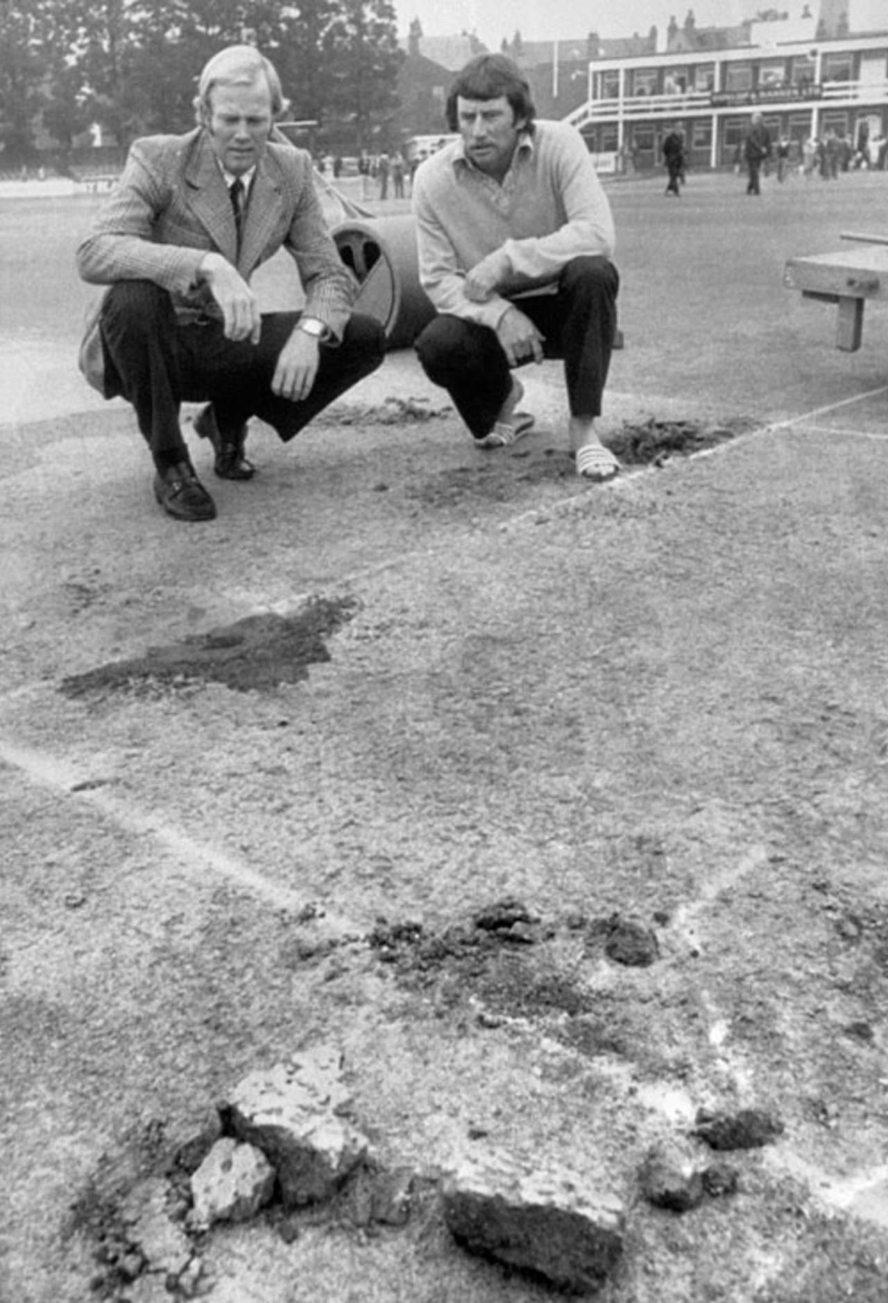 Tony Greig and Ian Chappell inspect the pitch at Headingley after vandals dug it up&nbsp;&nbsp;&bull;&nbsp;&nbsp;Getty Images