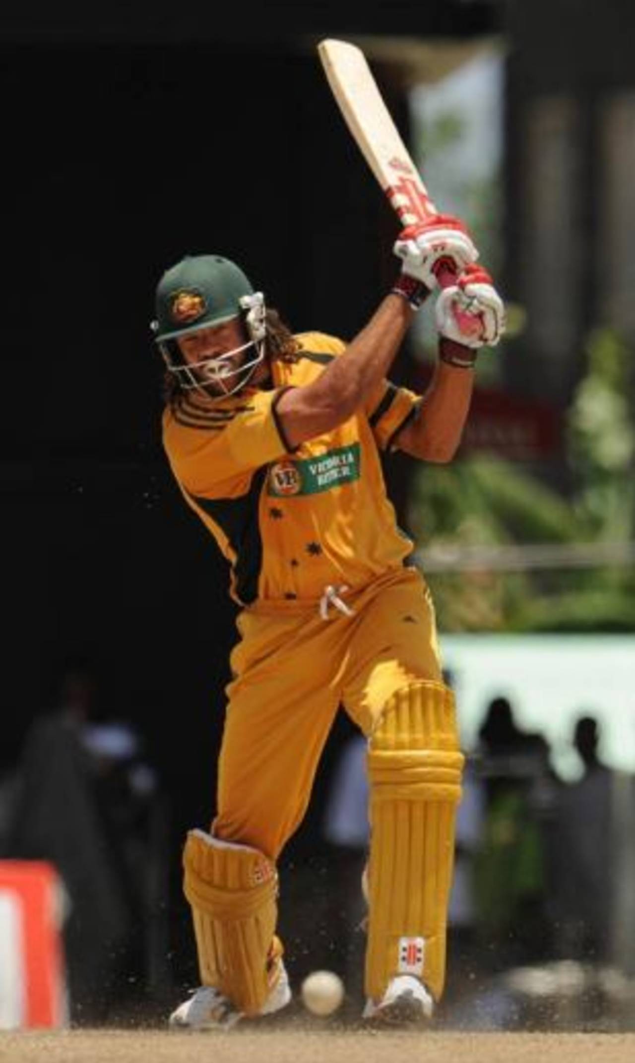 Andrew Symonds made 35 and bagged three wickets in Deccan Chargers' 10-run win&nbsp;&nbsp;&bull;&nbsp;&nbsp;AFP
