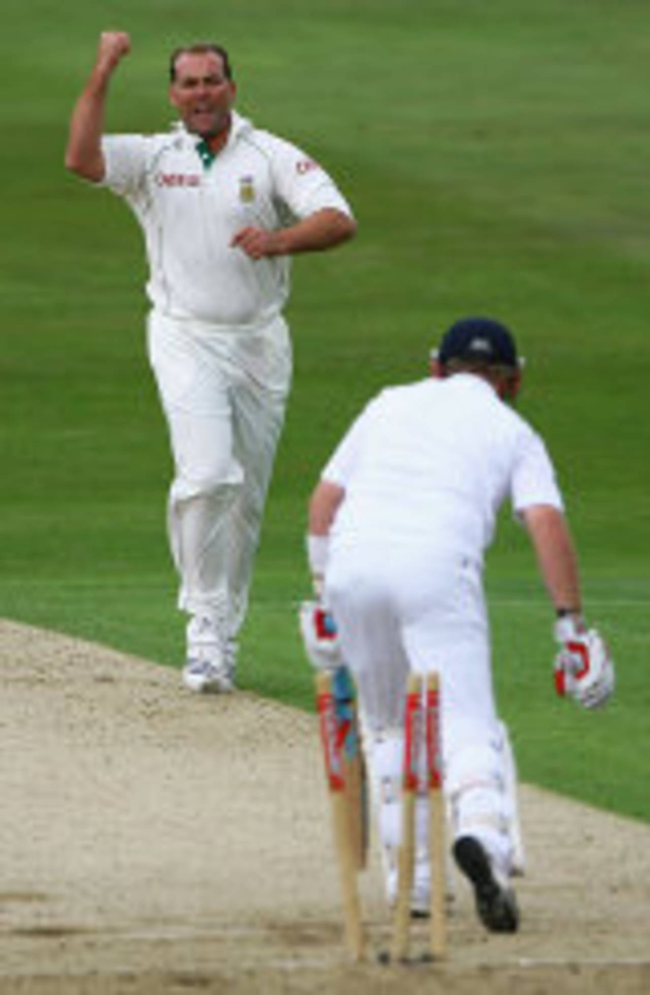 Jacques Kallis cleans up Ian Bell, England v South Africa, 2nd Test, Headingley, July 18, 2008